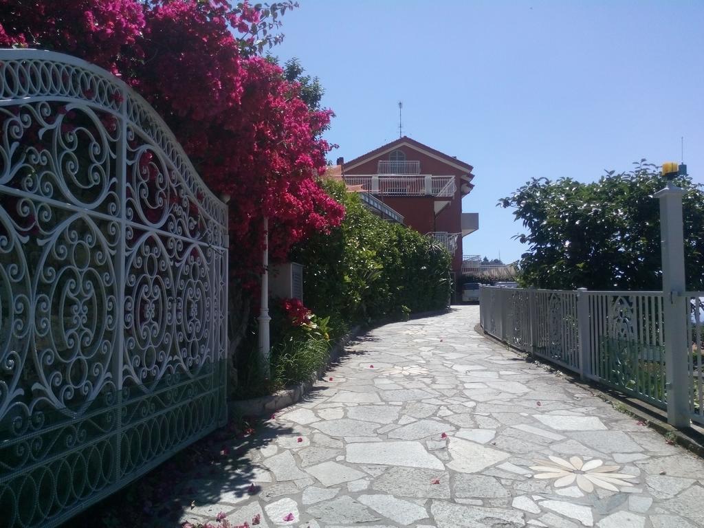 Agriturismo La Rocca San Bartolomeo Al Mare Exterior photo